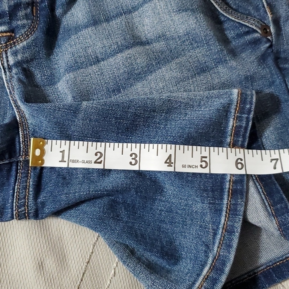 EUC Maurices Women's Button Fly 5 Pocket Medium Wash Blue Jean Shorts Size 5/6 - Picture 11 of 12